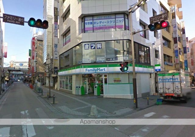 コンビニ　ファミリーマート（コンビニ）まで774m