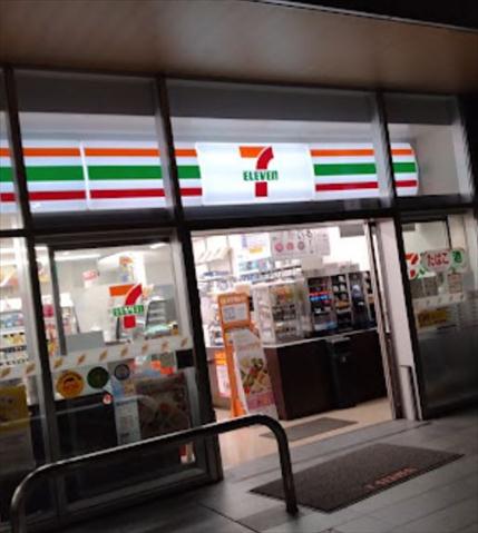コンビニ　セブンイレブン（コンビニ）まで297m