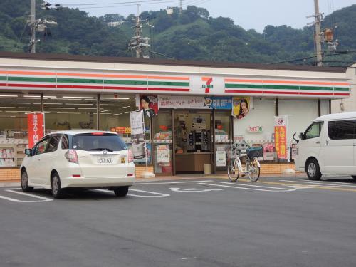 コンビニ　セブンイレブン（コンビニ）まで450m