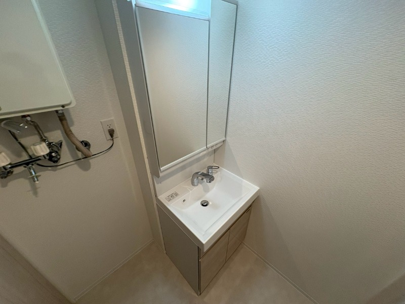 洗面設備　お洒落な独立洗面化粧台になっておりました！