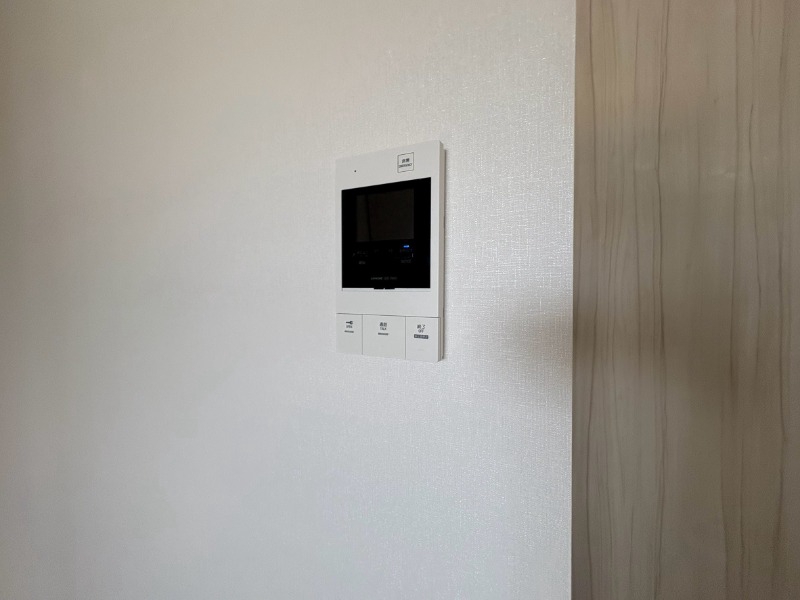 セキュリティ　モニタ付インターホンです。セキュリティ面も安心ですね！