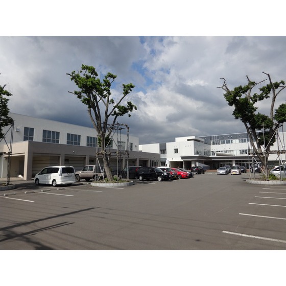 中学校　苫小牧市立青翔中学校（中学校）まで1072m