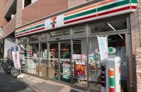 コンビニ　セブンイレブン 新宿百人町2丁目店（コンビニ）まで56m