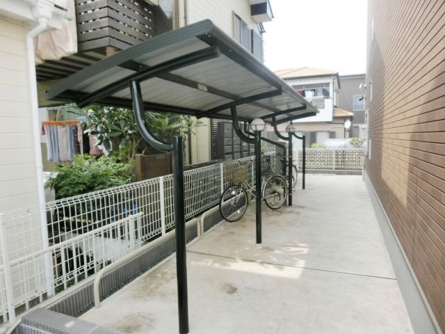 その他共有部分　屋根付きの駐輪場です
