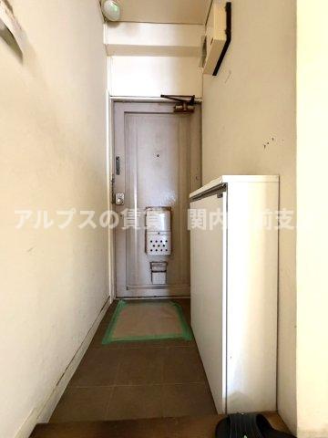 玄関　内装工事中