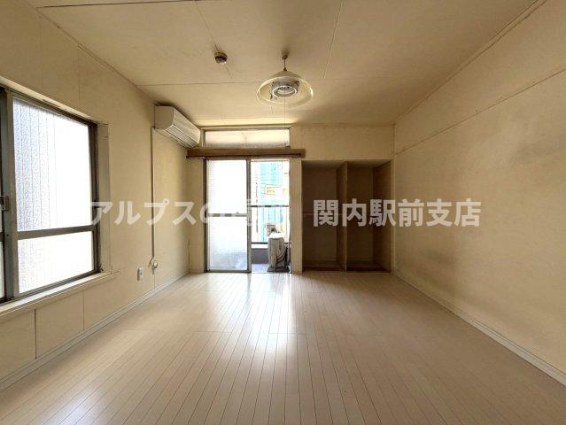 居室・リビング　内装工事中