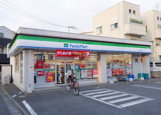 コンビニ　ファミリーマート 千住あずま店（コンビニ）まで110m