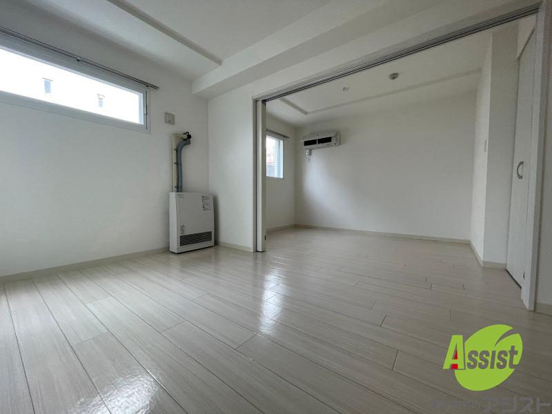 居室・リビング　広くてキレイなお部屋が広がっていて、充実した生活が送れそう。