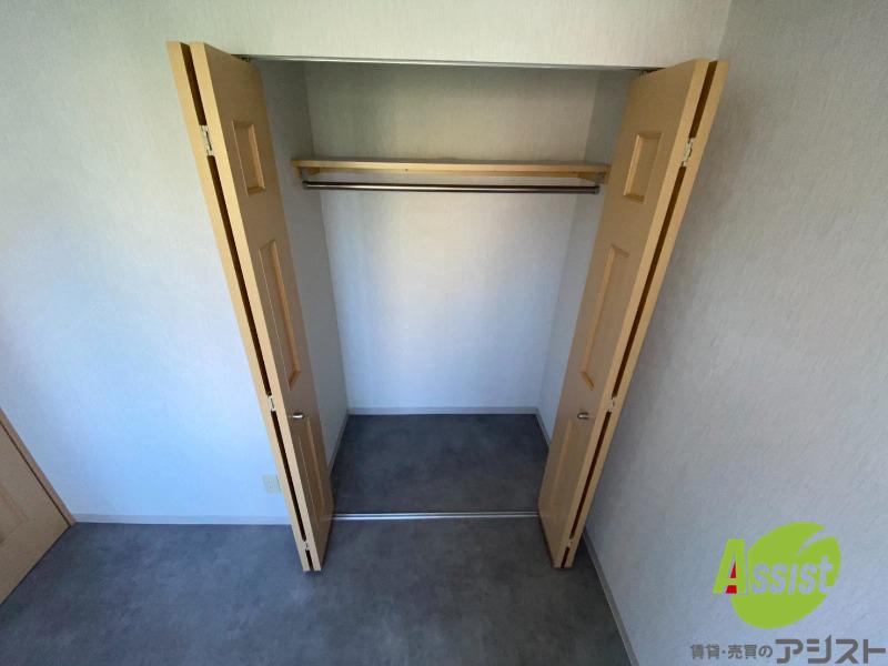 収納　寝室の収納です。部屋がすっきり片付きます。