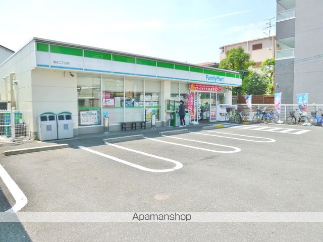 コンビニ　ファミリーマート（コンビニ）まで389m