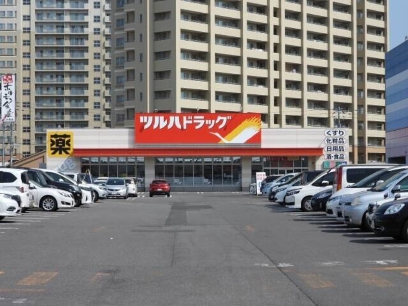 ドラックストア　ツルハドラッグ北36条西店（ドラッグストア）まで591m