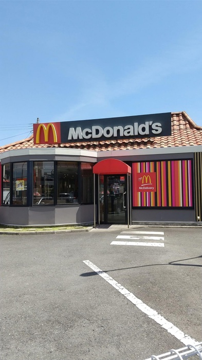 飲食店　マクドナルド高槻辻子店（飲食店）まで600m