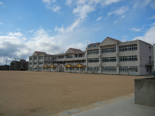 小学校　神戸市立藤原台小学校（小学校）まで380m