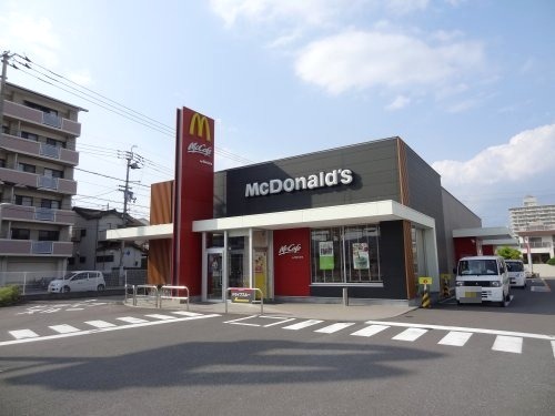飲食店　マクドナルド 高知稲荷町店（飲食店）まで595m