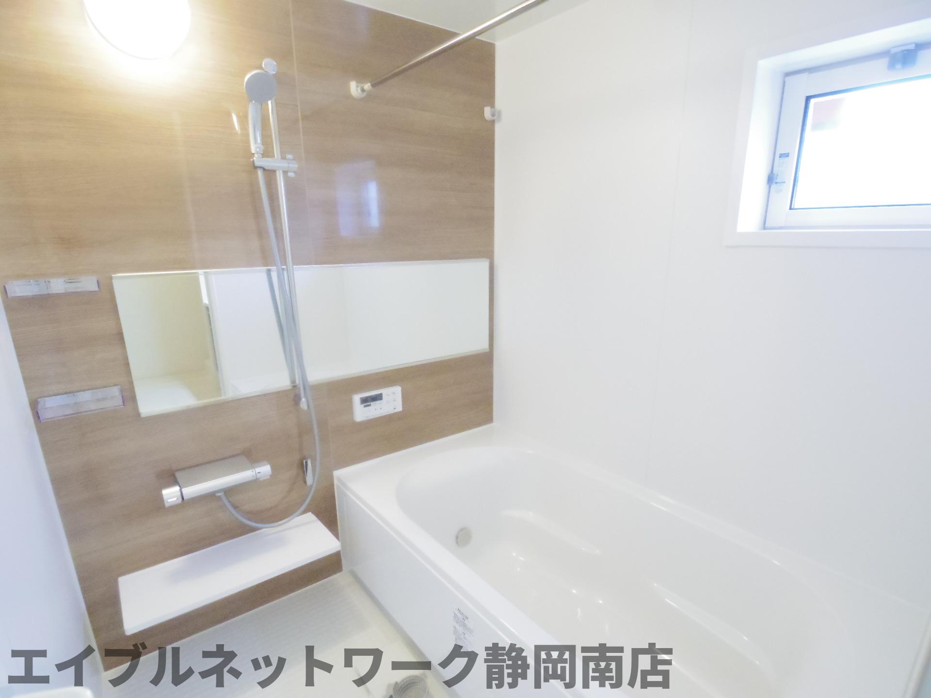バス・シャワールーム　落ち着いた空間のお風呂です