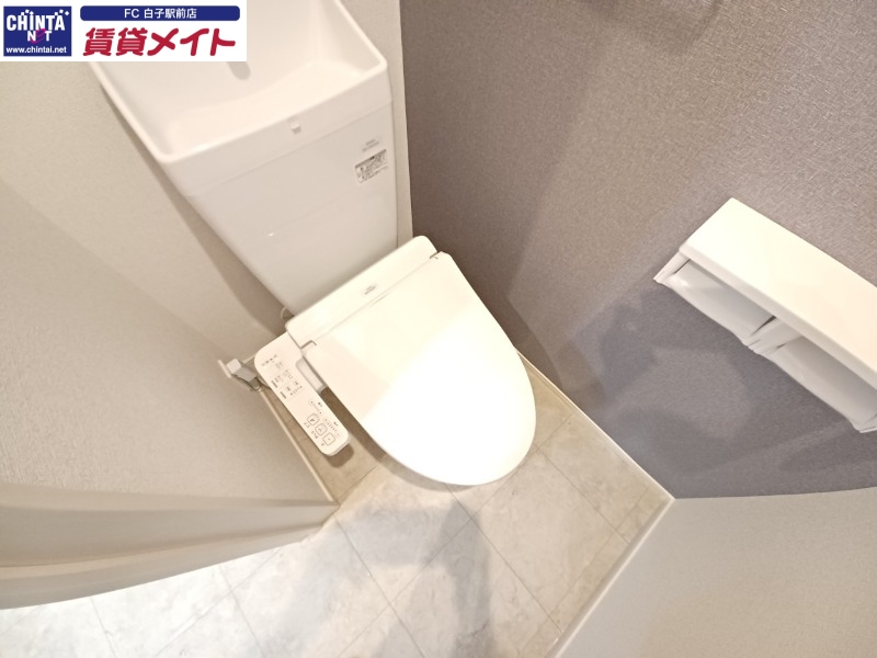 トイレ　同物件別室反転タイプ画像