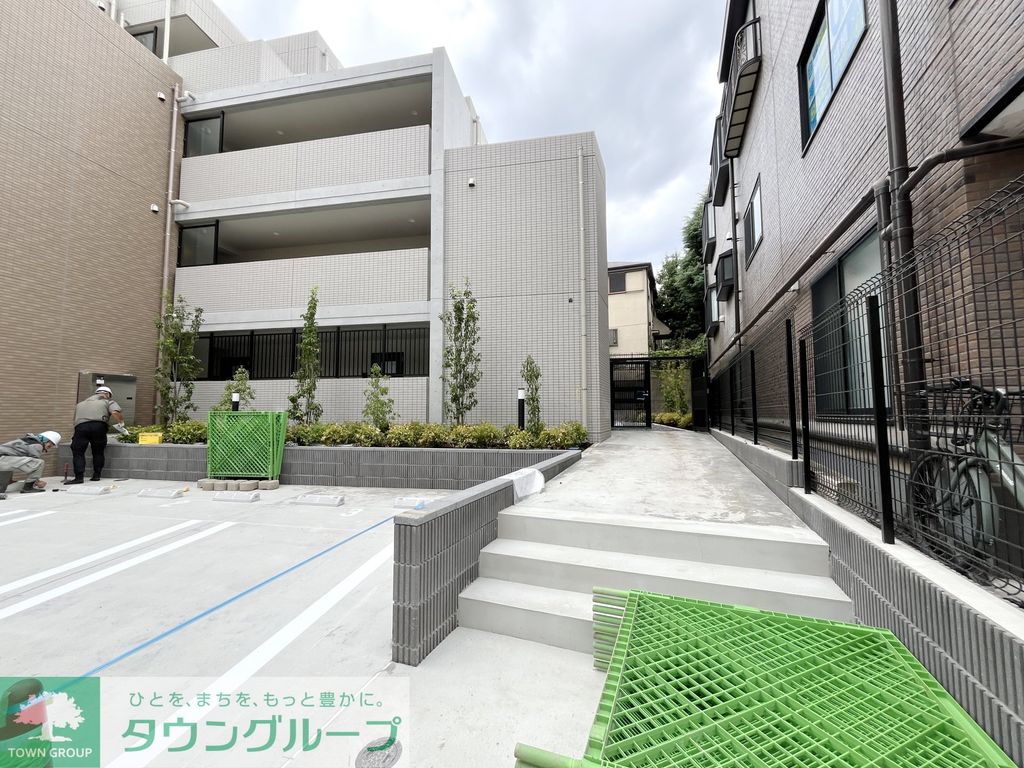 エントランス　駐車場