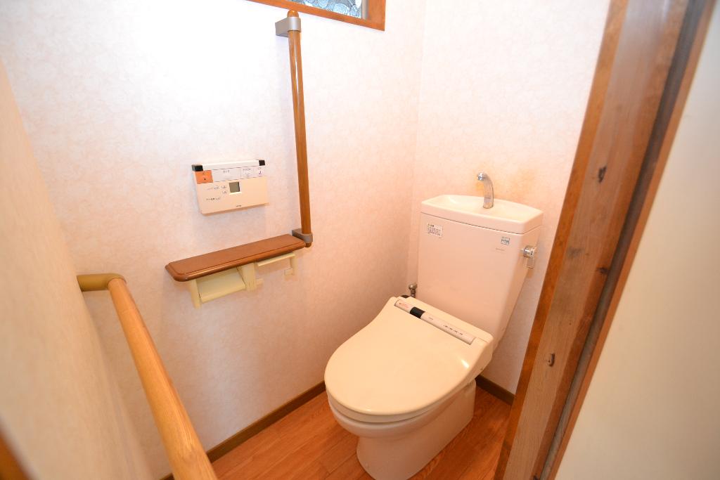 可部東6丁目戸建てのトイレ写真