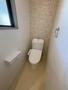 トイレ　落ち着いた色調のトイレです