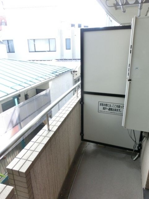 バルコニー　バルコニーは南東向き