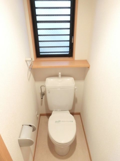 トイレ　トイレに窓ございます
