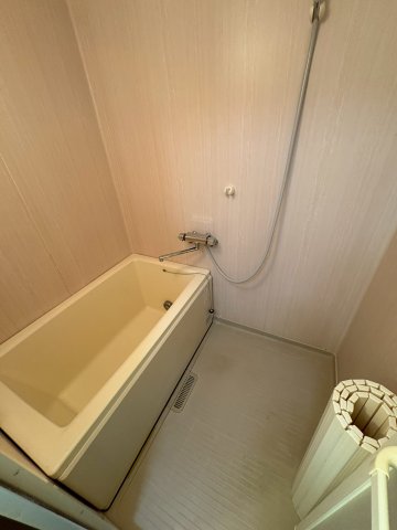 バス・シャワールーム　落ち着いた空間のお風呂です