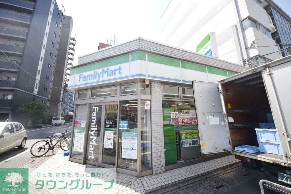 コンビニ　ファミリーマート草加氷川町店（コンビニ）まで270m