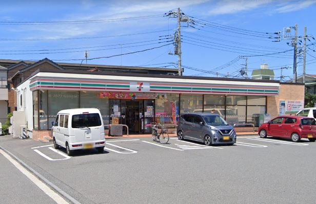 コンビニ　セブンイレブン（コンビニ）まで276m