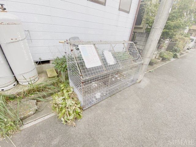 庭　敷地内ゴミ置き場です♪