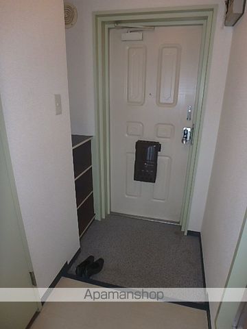 地下鉄東西線 南郷１３丁目駅 徒歩2分 4階建 築41年の玄関写真