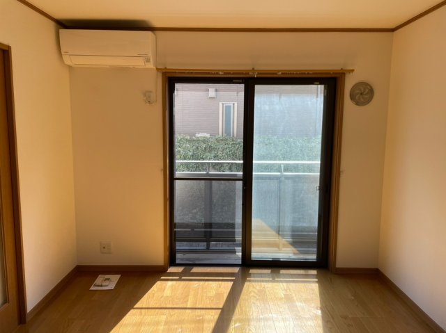 居室・リビング　※写真は別部屋です