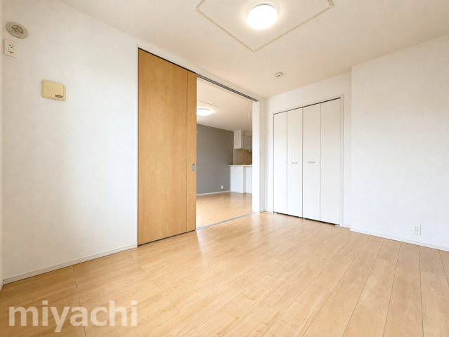 ＪＲ高徳線 勝瑞駅 徒歩21分 2階建 築13年の居間写真
