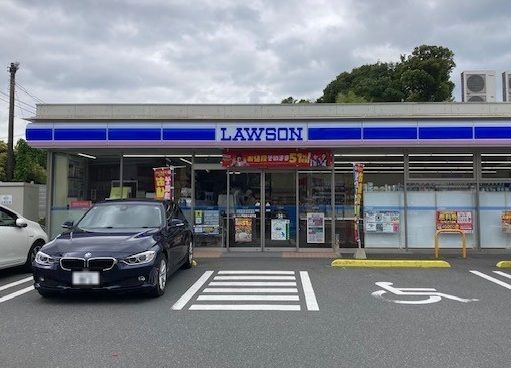 コンビニ　ローソン戸塚町大坂下店（コンビニ）まで162m