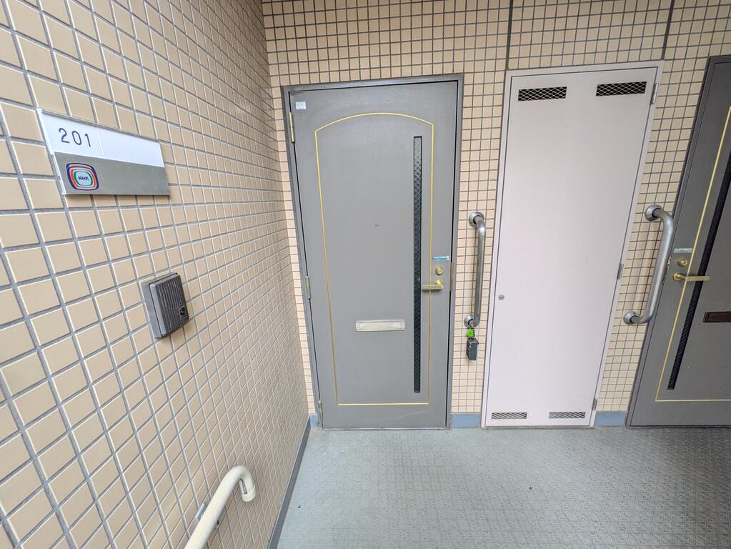 東急田園都市線 長津田駅 徒歩8分 3階建 築28年の外観写真