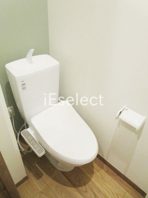 トイレ　温水洗浄便座付きです♪