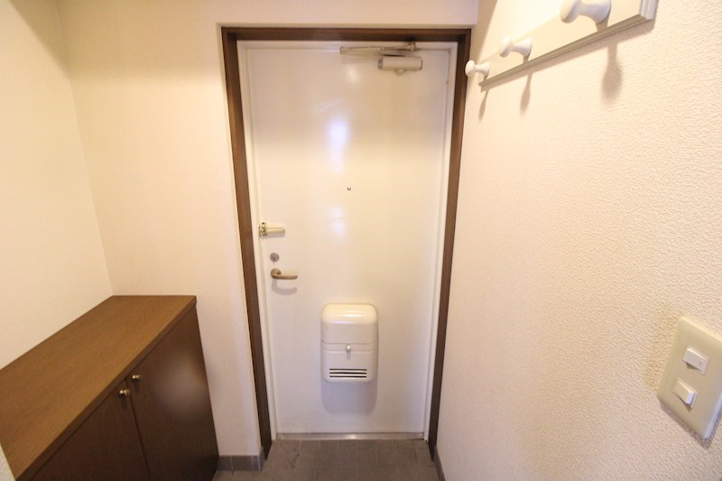 玄関　シューズボックス付きで玄関周りも散らかりません