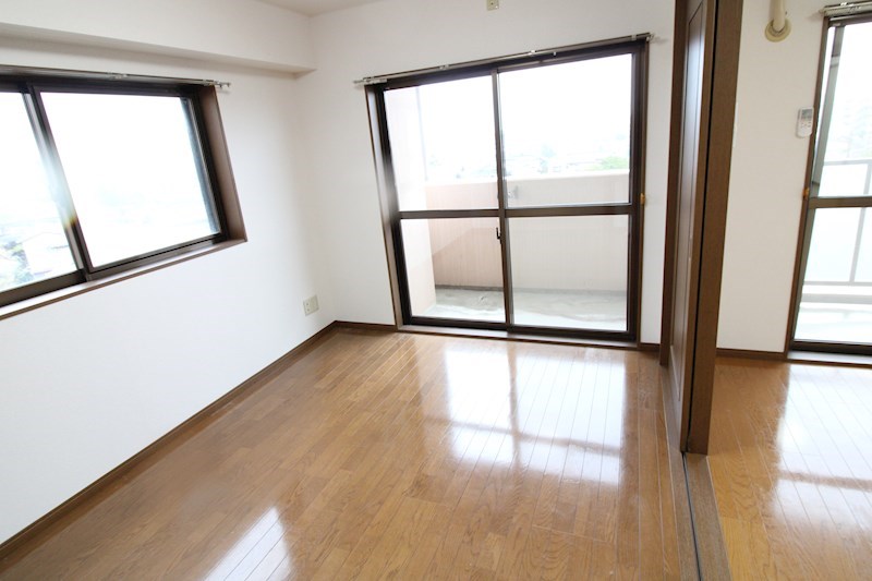 その他部屋・スペース　洋室も6帖と伸び伸び過ごせます！