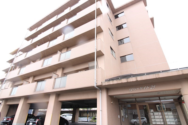 建物外観　鳥屋野小学校向かいの2LDK