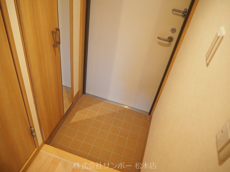 ＪＲ篠ノ井線 塩尻駅 徒歩6分 4階建 築7年の玄関写真