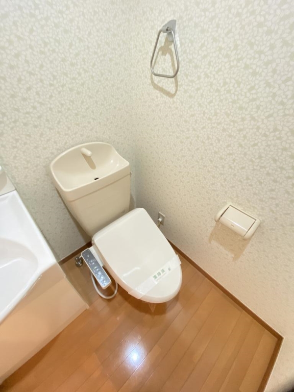 近鉄奈良線 河内小阪駅 徒歩3分 7階建 築20年のトイレ写真