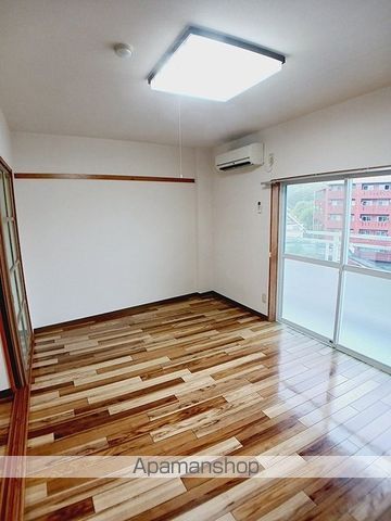 サーベイテックIIの居間写真