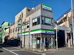 コンビニ　ファミリーマート（コンビニ）まで140m