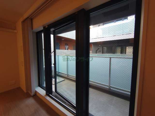 バルコニー　別部屋の参考写真となります。