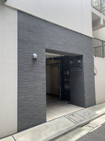 エントランス　落ち着いたエントランスです