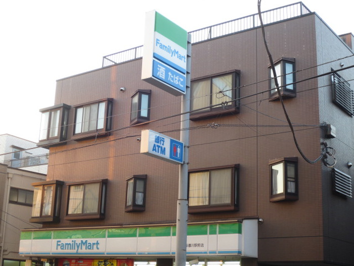 コンビニ　ファミリーマート（コンビニ）まで272m