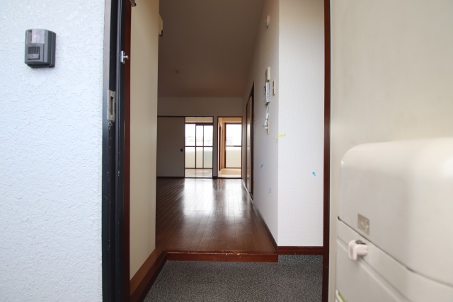 玄関　※別室の参考写真の為、現況優先です。
