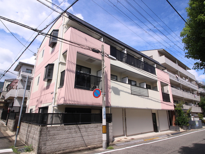 岩田マンションの外観写真
