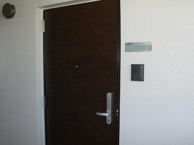 玄関　収納もある玄関です