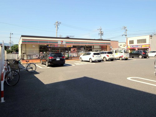 コンビニ　セブンイレブン篠ノ井布施高田店（コンビニ）まで647m