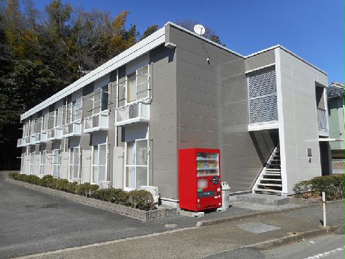 【レオパレスサン平井の建物外観】